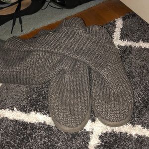 Tall knitted grey uggs